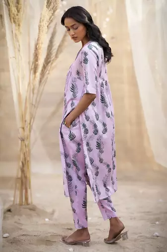 Pink base floral leaf print kurta set