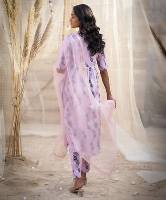 Pink base floral leaf print kurta set 4
