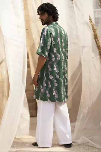 Green base floral leaf print kurta set for Men