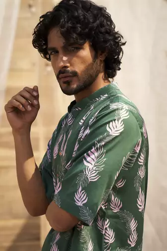 Green base floral leaf print kurta set for Men