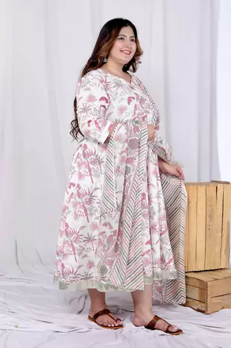 plus size light pink floral printed and anarkali kurta with dupatta
