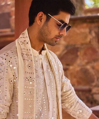Off -white sheesh mahal kurta set 2