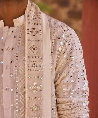 Off -white sheesh mahal kurta set 3