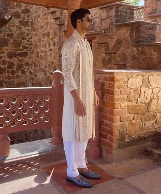 Off -white sheesh mahal kurta set 5