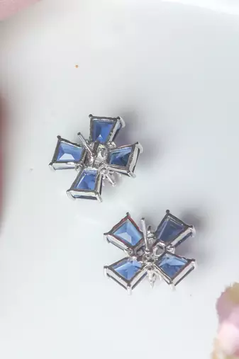 Elegant royal blue sliver plated studs