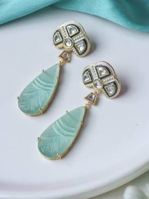 Elegant mint carving stone earring 1