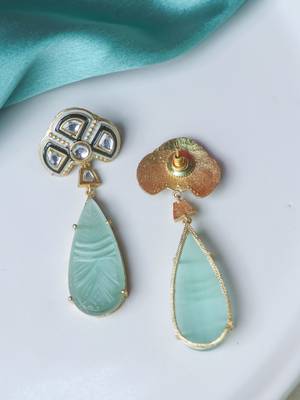 Elegant mint carving stone earring 2