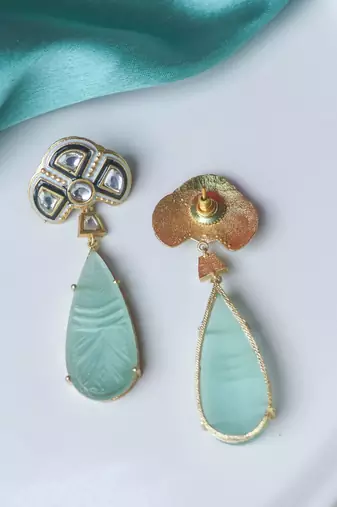 Elegant mint carving stone earring