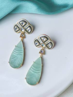 Elegant mint carving stone earring 3