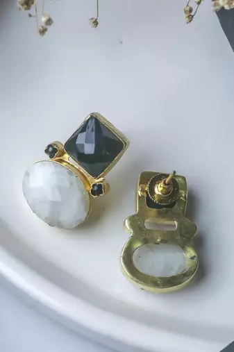 Natural b&w stone studs