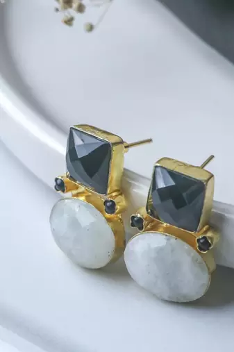Natural b&w stone studs