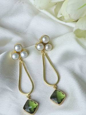 Handcrafted transparent basil western earring 1