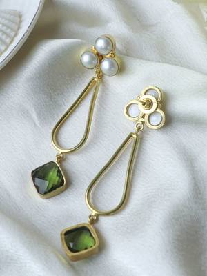 Handcrafted transparent basil western earring 2