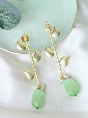 Western leaf pista earring 1
