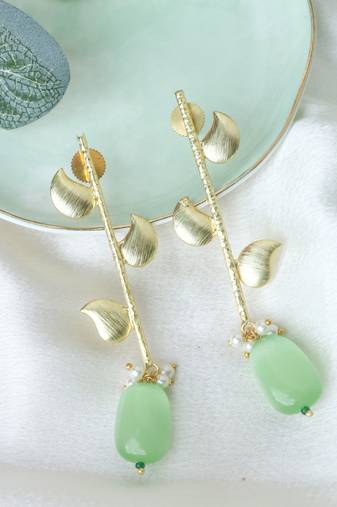 Western leaf pista earring