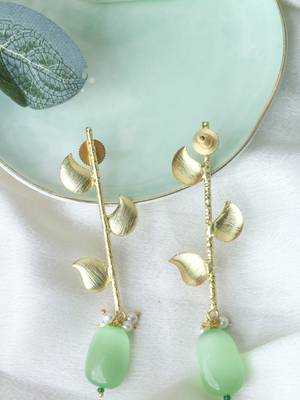 Western leaf pista earring 2