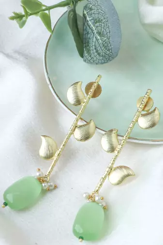 Western leaf pista earring