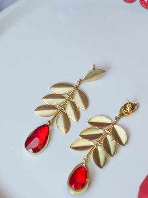 Statement leaf blood red stone earring 2