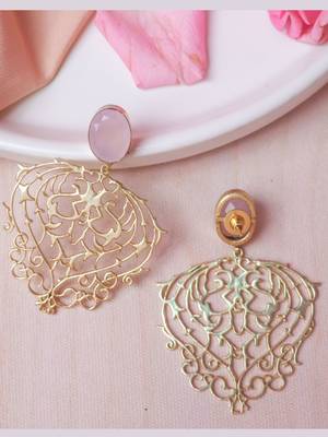 Handcrafted heart shape pink earring 2