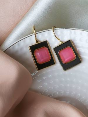 Stylish black-pink hook earring 3