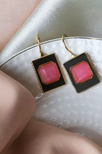 Stylish black-pink hook earring