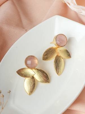 Delight pink leaf studs 1