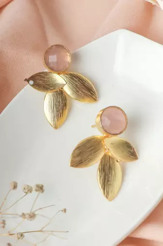 Delight pink leaf studs
