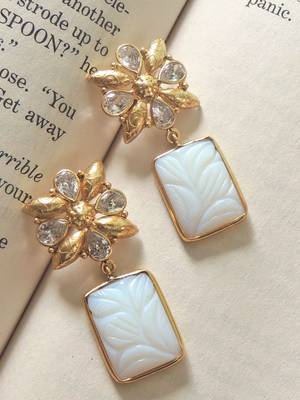 Handcrafted craving stone earring 1