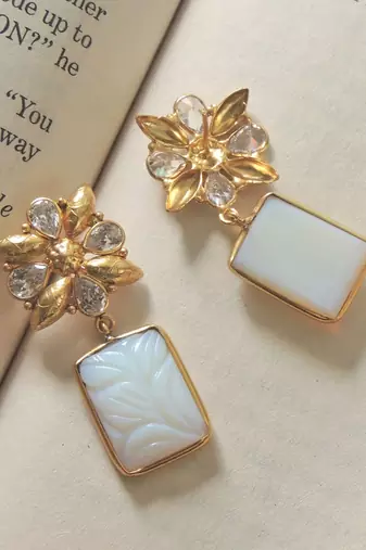 Handcrafted craving stone earring