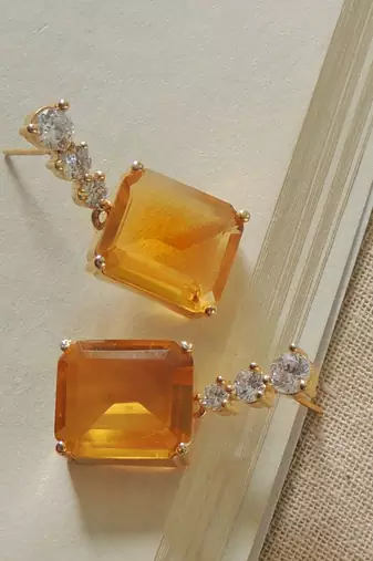 Delight champagne gold plated studs