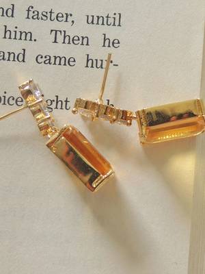 Delight champagne gold plated studs 3