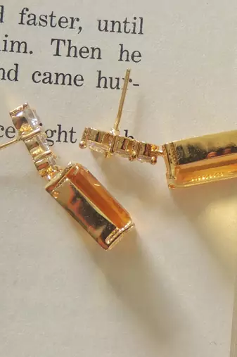 Delight champagne gold plated studs