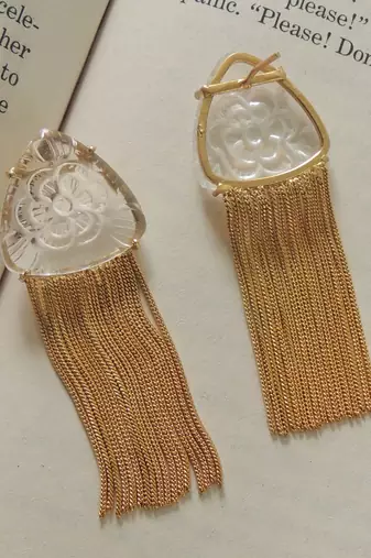 Western white craving stone chain earring