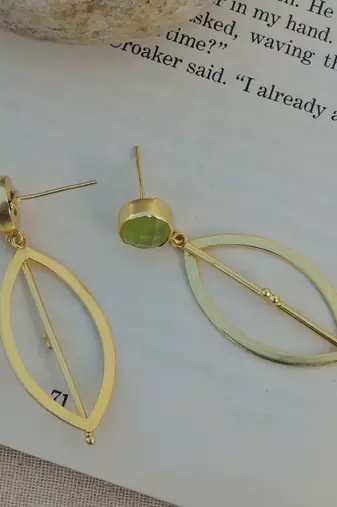 Handmade gold-plated pista earrings