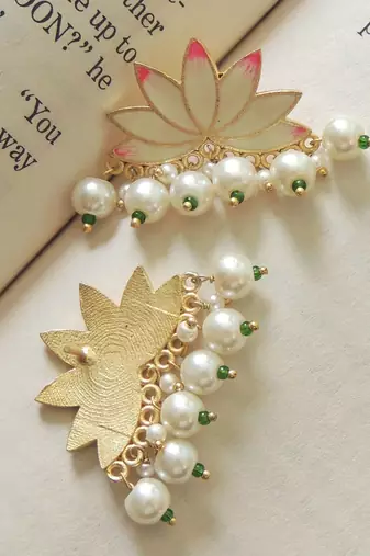 Delight lotus enamel pearl studs