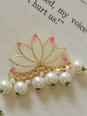 Delight lotus enamel pearl studs 3