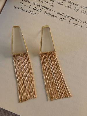 Western mona white chain earring 1