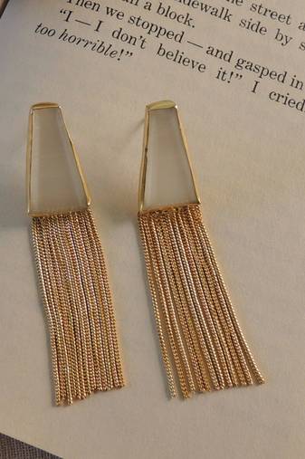 Western mona white chain earring