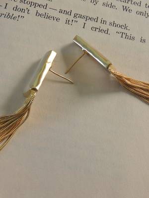 Western mona white chain earring 3