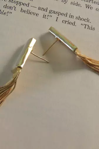 Western mona white chain earring