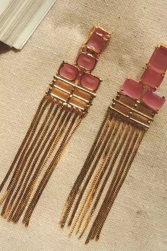 Stylish pink gold plated chain earring