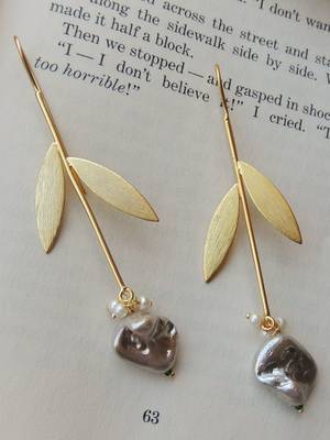 Western u-hook leaf earring 1