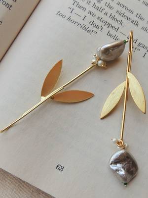 Western u-hook leaf earring 2
