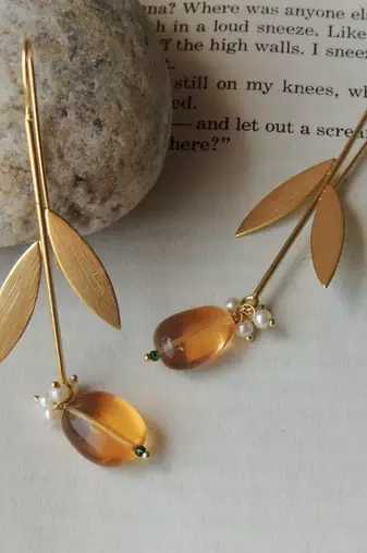 Western u-hook leaf earring - champagne