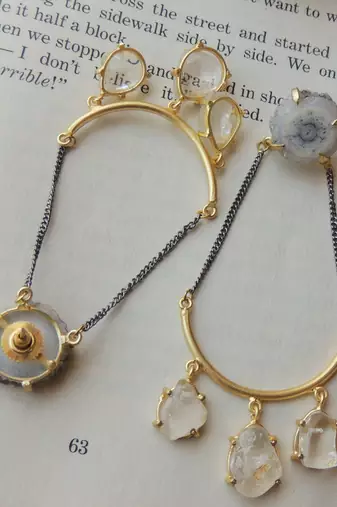 Dual plated western natural stone statement earring