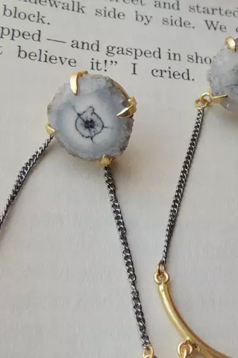 Dual plated western natural stone statement earring