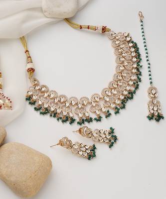 Green rose gold polki necklace set with maang tikka 3