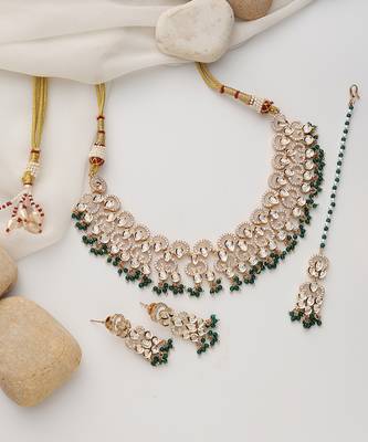 Green rose gold polki necklace set with maang tikka 4