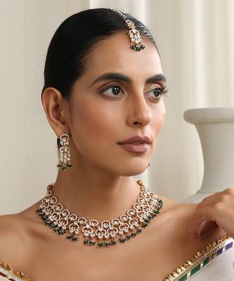 Green rose gold polki necklace set with maang tikka 5