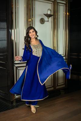 Velvet electric blue long slit kurta set 1